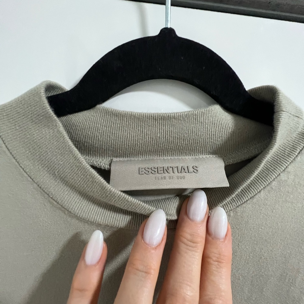 Essentials t-shirt - Picture 3 of 4